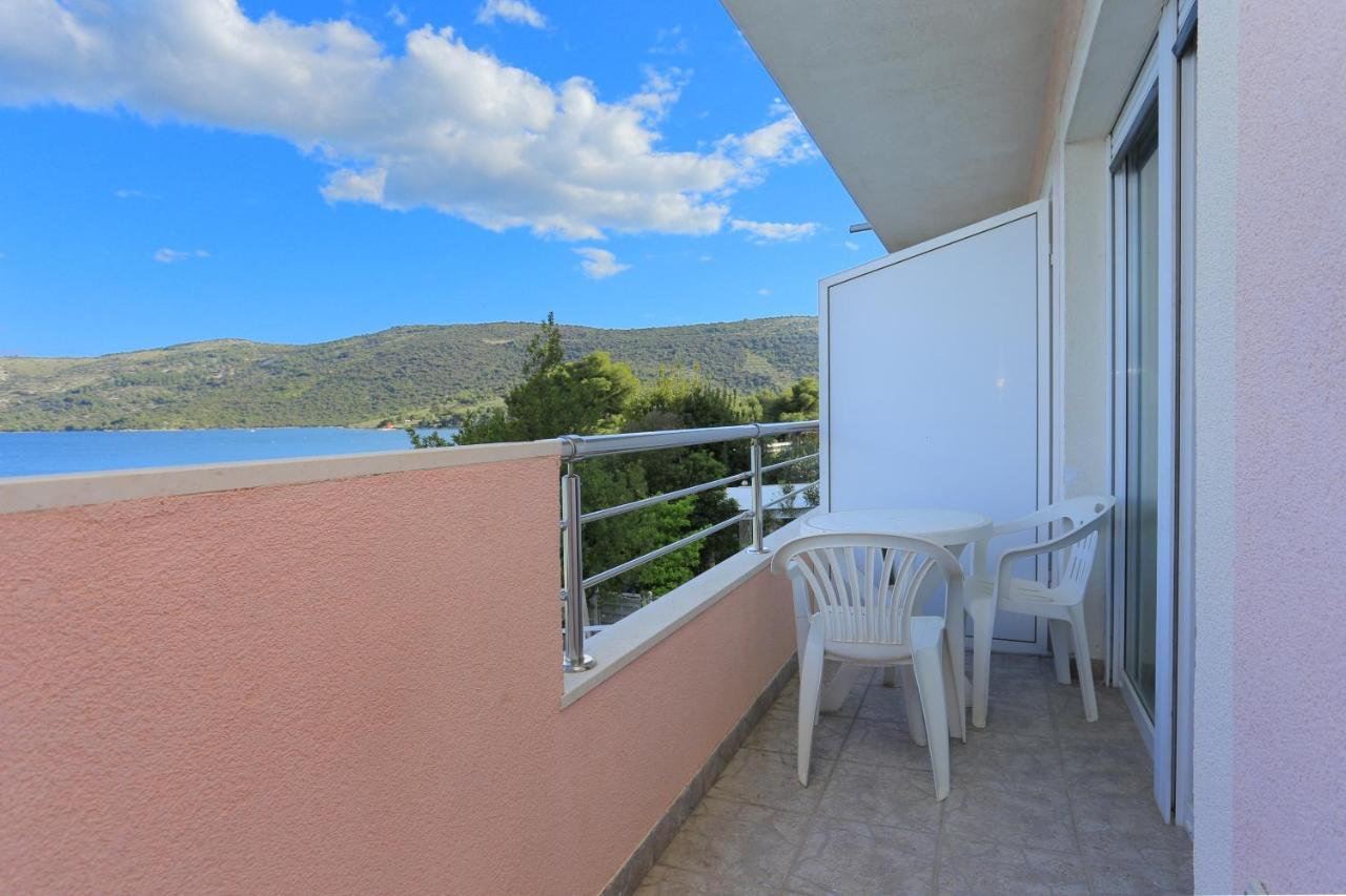 Apartments By The Sea Poljica, Trogir - 19316 Marina Exterior foto
